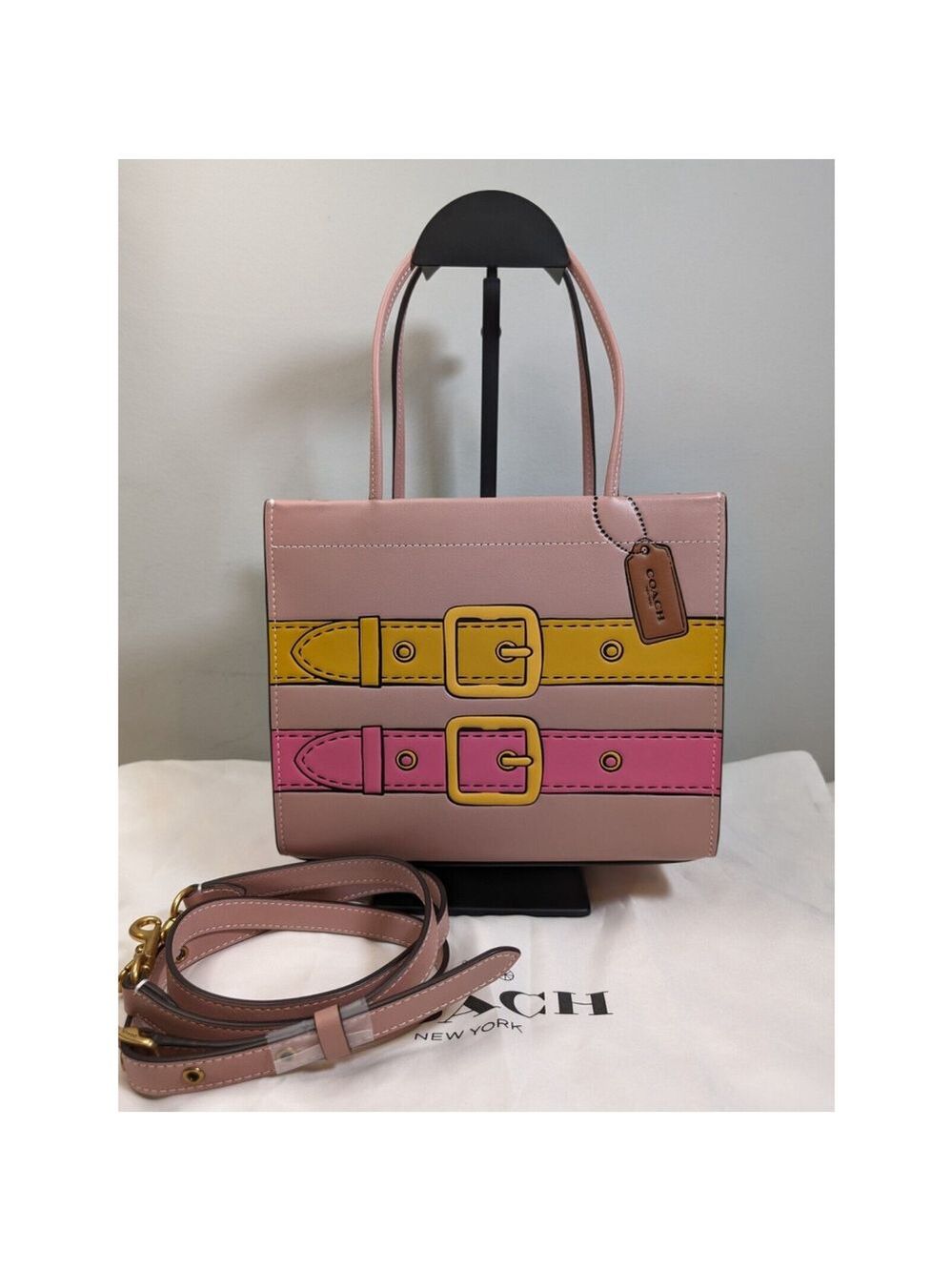 NWOT Coach Cashin Carry 22 With Trompe L'oeil Print Brass/Light Blush Multi